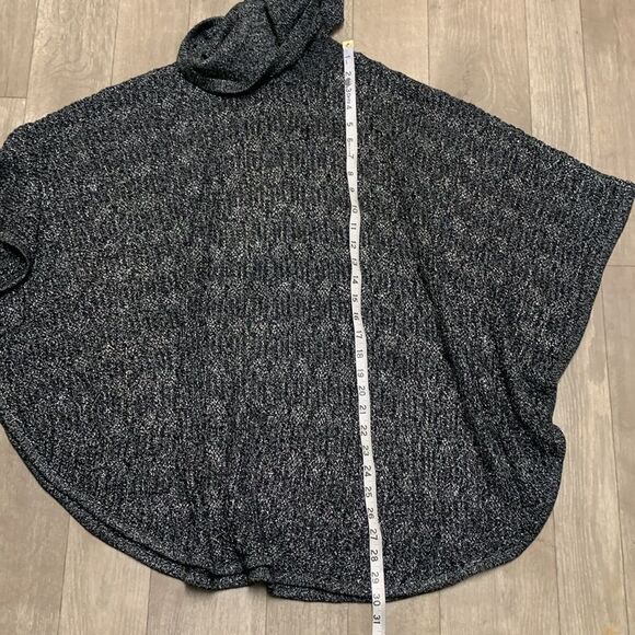 NWOT Chico’s Metallic Silver/Black Turtleneck Pullover Poncho Sweater - Picture 5 of 7